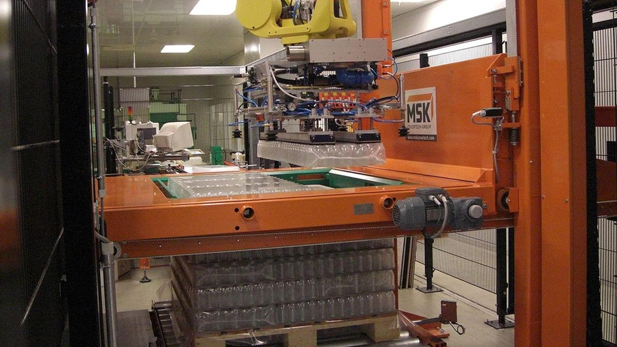 The MSK Robotech palletizing robot offers efficiency in a small space