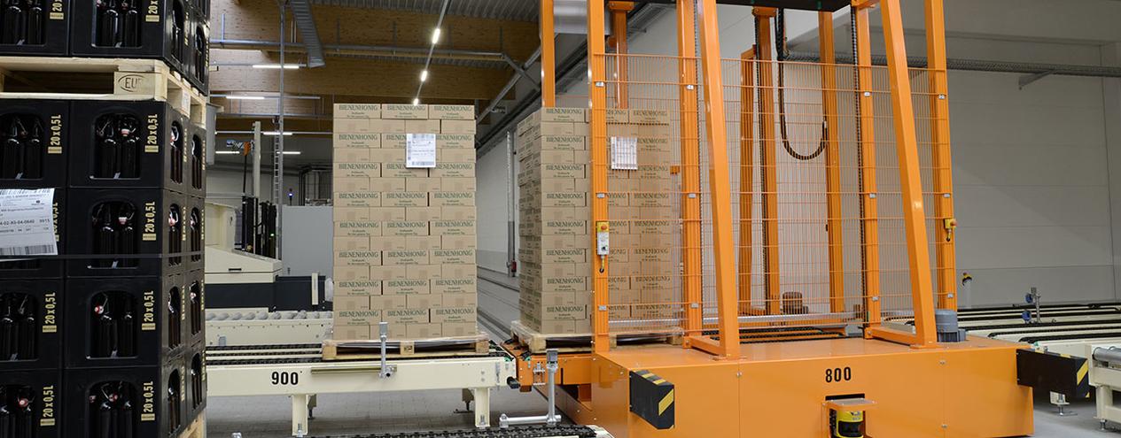 Pallet conveyor systems for the beverage industry