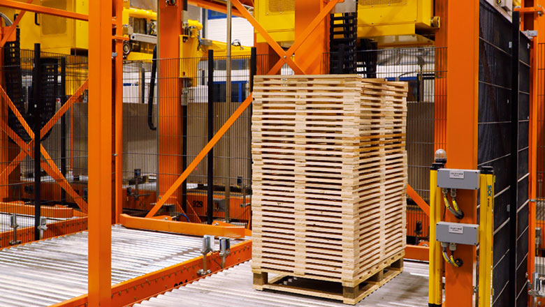 empty pallet feed